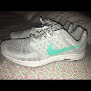 ❤️FINAL PRICE DROP ❤️ Women’s Nike Size 9.5